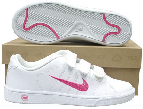 nike strap shoes women's.